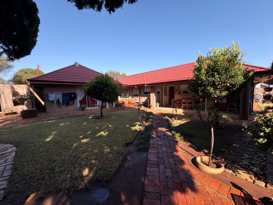 4 Bedroom Property for Sale in Wilkoppies North West